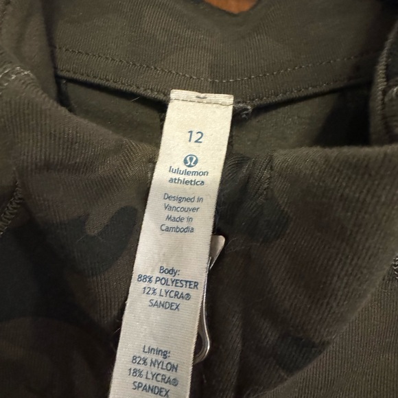 Lululemon Forme Jacket *Cuffins
Savasana Camo 20cm Fatigue Green sz 12 - Picture 2 of 3